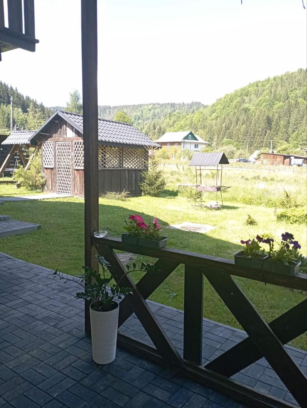 Pensjonat U Anastasii I Sofii Bilya Richki Mikuliczyn Zewnętrze zdjęcie